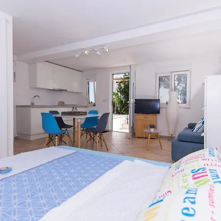 Lumini * 特罗吉尔